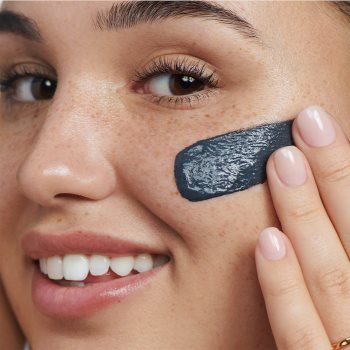 Garnier Pure Active mască facială neagră, contra punctelor negre și a acneei, cu cărbune activ 3 în 1 - imagine 3